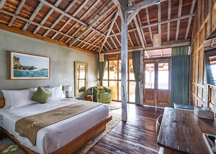 Pau Hana * Uluwatu